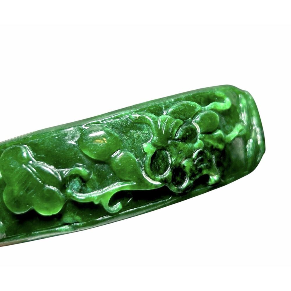 Vintage Glass Bangle Bracelet Green Carved Vines Plants Characters Size 8 - Picture 3 of 10